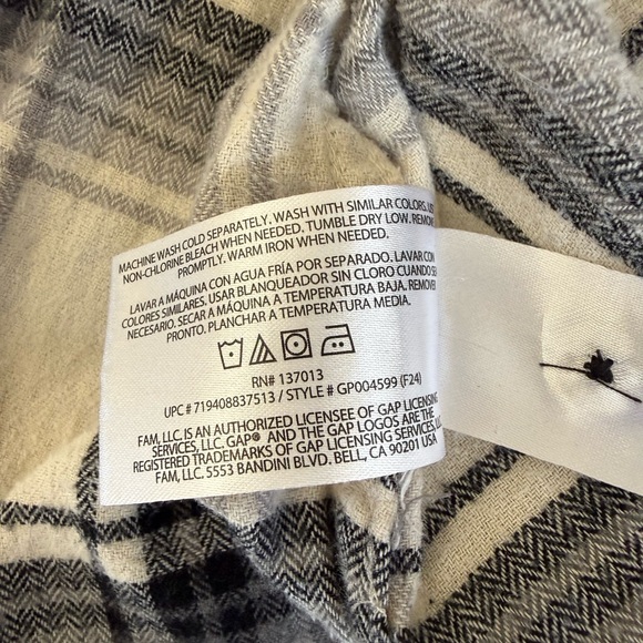 GAP womens Black and White Plaid flannel - Picture 6 of 6